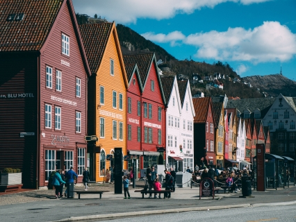 Discover the Hardangerfjord from Bergen / Authentic Scandinavia